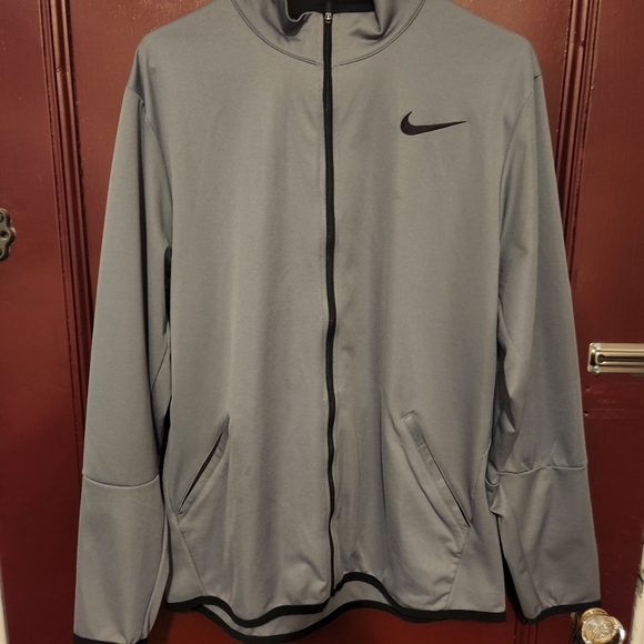 Mems nike jackets , all size large , like new, perfect condition. 40.00 each.. - Picture 3 of 14
